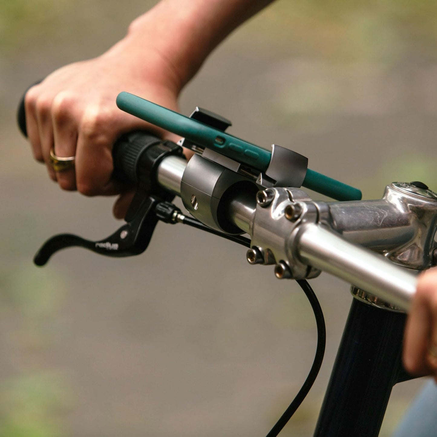 Loop Mount ループマウントツイスト 自転車用スマートフォンホルダー